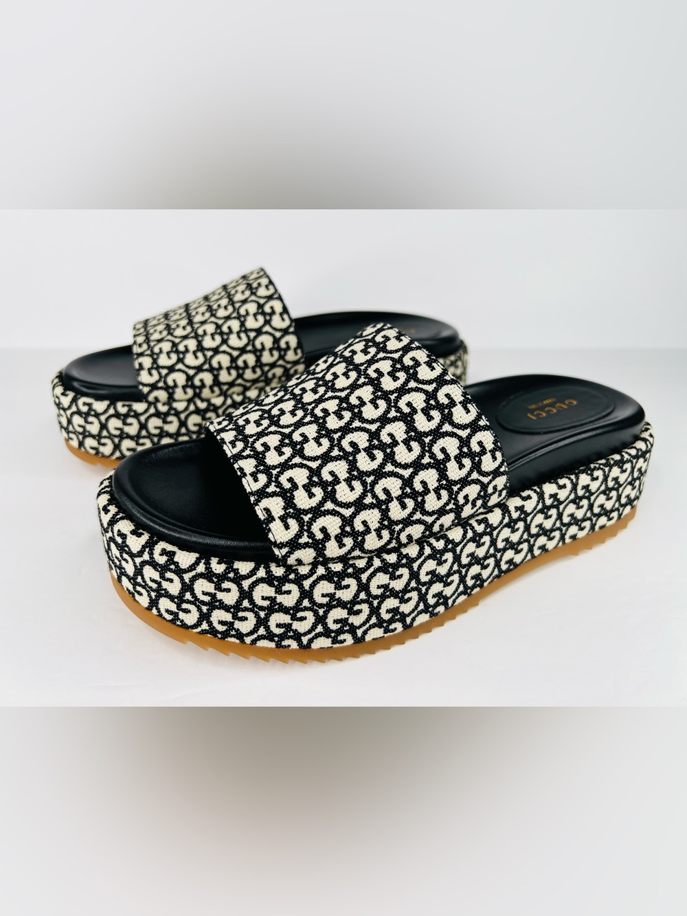 Gucci Women's Angelina Platform GG Supreme Jacquard Slide Sandals Size EU 37